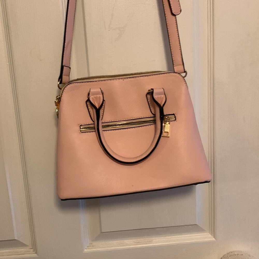 ⭐️Super cute lightly used baby pink purse with gold hardware